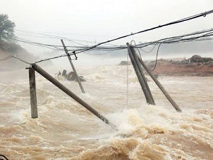 Những cơn bão tàn khốc thường xuyên càn quét khúc ruột miền Trung